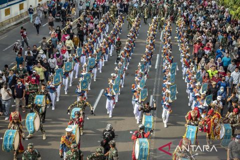 Kirab drumband Akademi TNI di pusat kota Jakarta