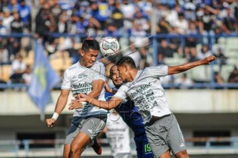 Persib Bandung Melawan Bali United