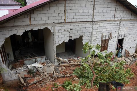 Bencana tanah longsor di Singkawang