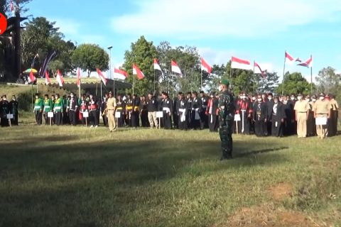 Bangkit dari wabah PMK, peternak sapi gelar upacara HUT RI
