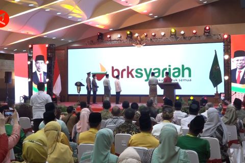 Konversi bank daerah sebagai lokomotif pertumbuhan ekonomi