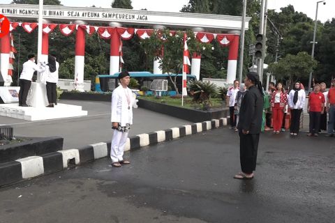 Pemkot Bogor gelar upacara bendera menggunakan baju adat