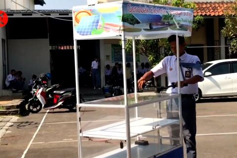 Siswa SMK di Majalengka ciptakan gerobak bertenaga surya