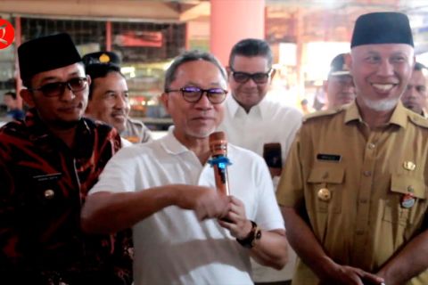 Mendag inspeksi harga kebutuhan pokok di Pasar Raya Padang