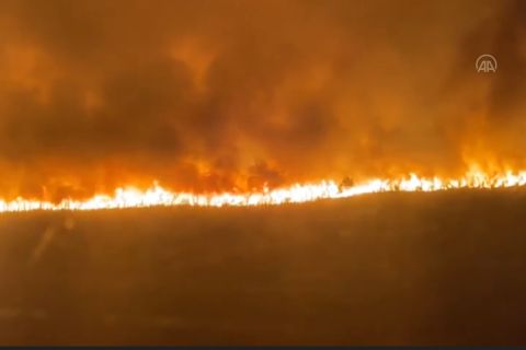 Ribuan orang dievakuasi saat api berkobar di barat daya Prancis