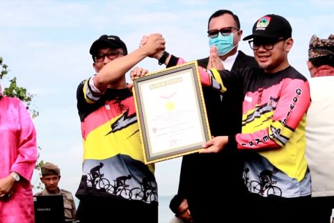 Saat para Wali Kota se-Indonesia berlomba membuat "Teh Talua"