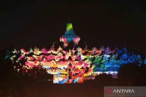 Pertunjukan video mapping film animasi di Candi Borobudur