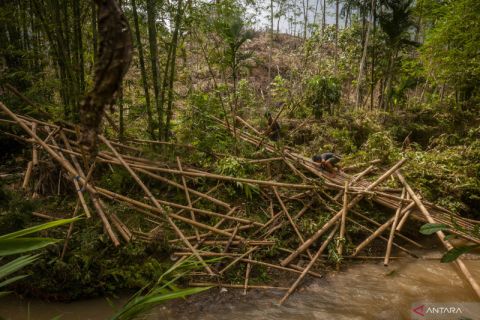 Banjir dan longsor di pemukiman Suku Baduy