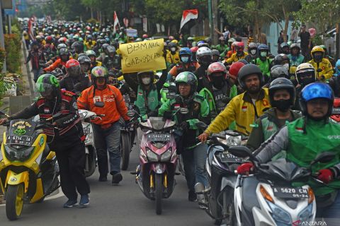 Aksi protes pengemudi ojol di Serang