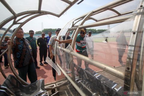 Stadion rusak akibat kerusuhan suporter
