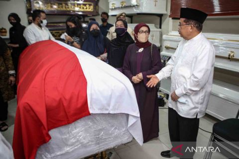 Jenazah Prof Ayzumardi Azra tiba di tanah air