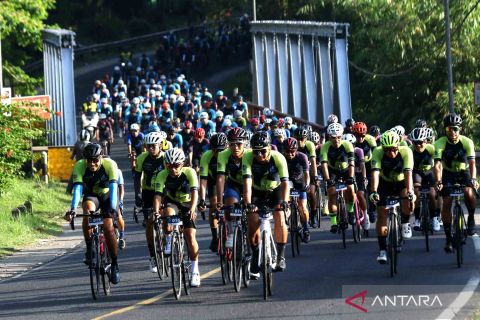 Balap sepeda Banyuwangi Ijen Bluefire Kom Challenge 2022