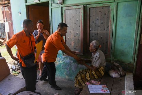 Penyaluran BLT dari rumah ke rumah