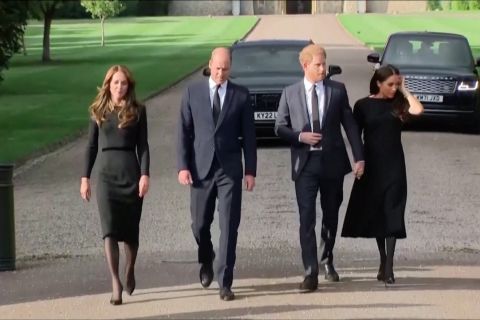 William-Kate dan Harry-Meghan berkumpul sapa publik di Kastel Windsor