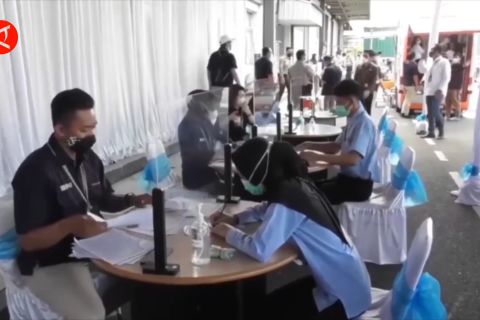 Harga BBM bersubsidi naik, Pemerintah berikan beragam bansos