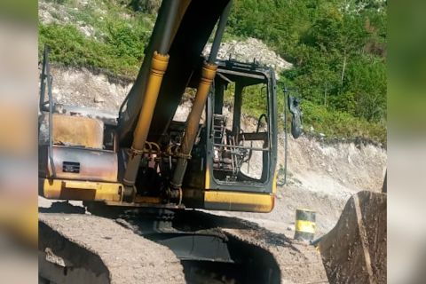 KKB bakar alat berat &nbsp;pembangunan jalan di Pegunungan Bintang