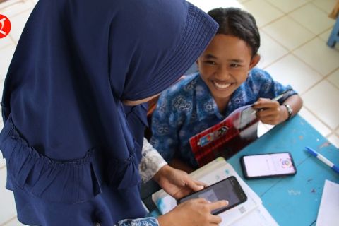 Melihat layanan internet gratis 24 jam untuk sekolah di daerah 3T