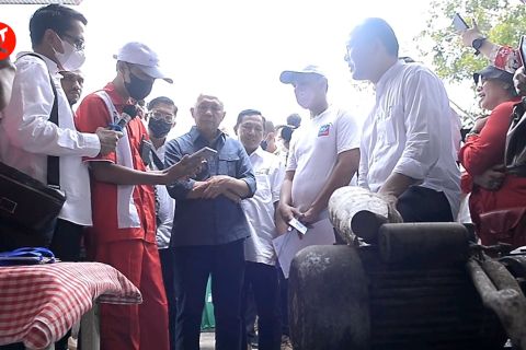 Menkop UKM tinjau distribusi BBM nelayan di Bitung