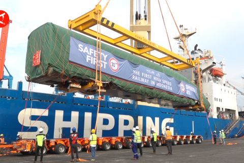 Rangkaian KA cepat Jakarta - Bandung telah tiba