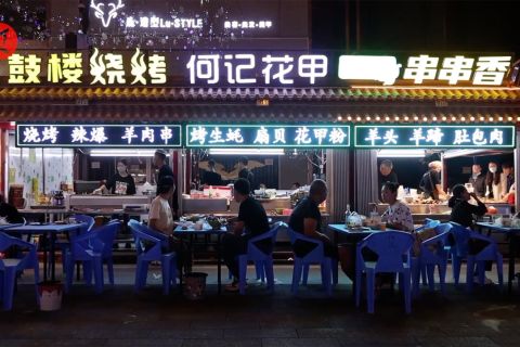 Menikmati kuliner di festival budaya etnis Hui China