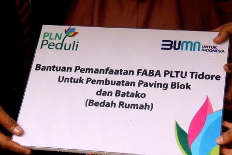 PLTU Tidore beri bantuan rumah contoh untuk warga dari bahan FABA