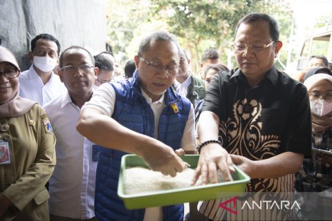 Mendag pantau harga dan distribusi beras di Pasar Induk Cipinang