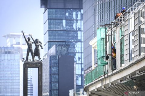 Revitalisasi halte Transjakarta tetap berlanjut