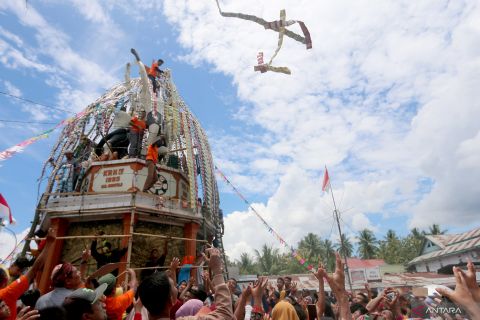 Tolangga 10 meter meriahkan Maulid Nabi di Gorontalo