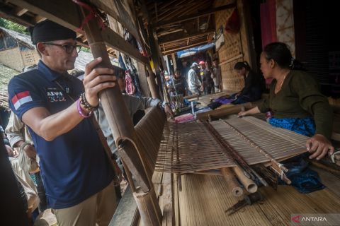 Kunjungan Sandiaga Uno ke Suku Badui