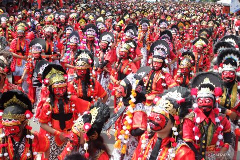 Rekor MURI tari Topeng Klana