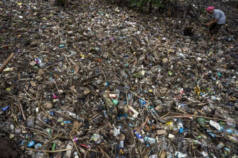 Identifikasi Merek Sampah Plastik di Kawasan Konservasi Mangrove