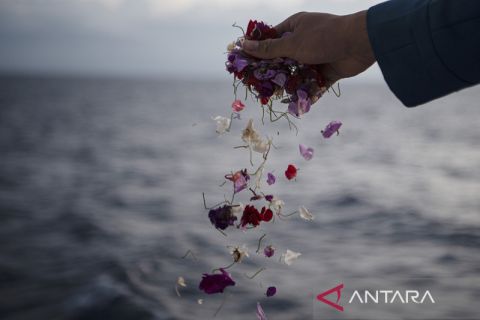 Tabur bunga untuk KRI Nanggala 402