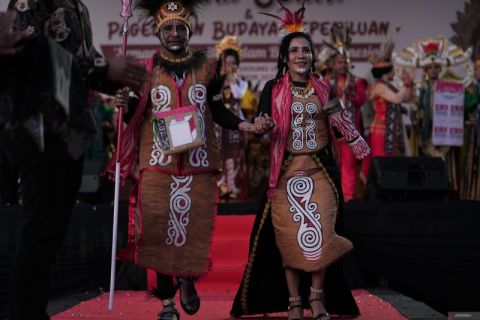 FASHION SHOW PAGELARAN BUDAYA KEPEMILUAN