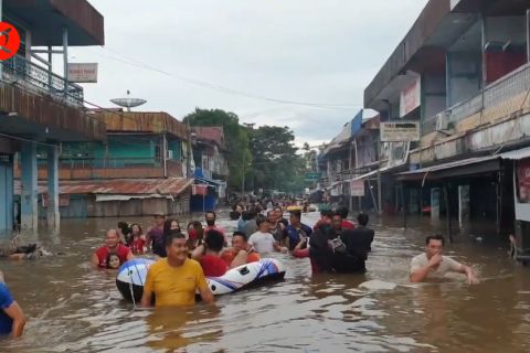 Dinas Kesehatan Kalbar kirim obat dan BHP medis untuk korban banjir