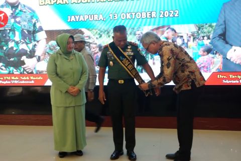 Pangdam XVII/Cenderawasih dikukuhkan sebagai Bapak Asuh Anak Stunting