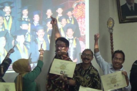 KAGAMAHUT angkatan 80 pastikan ijazah Jokowi asli