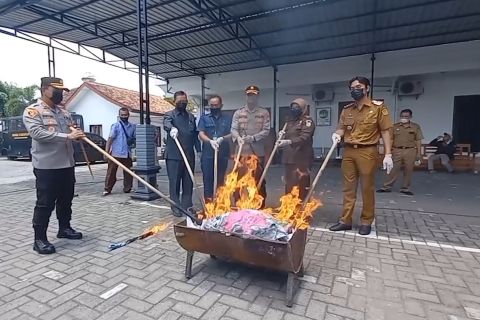 Kejari Madiun musnahkan puluhan ribu barang bukti kejahatan