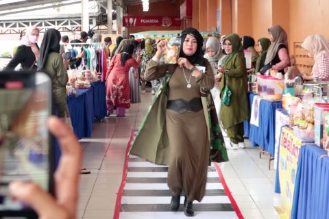 Pemkot Banjarmasin gelar bazar untuk mempromosikan produk UMKM