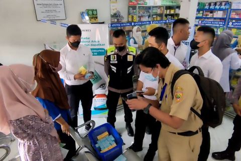 Petugas gabungan di Sukoharjo inspeksi apotek jual obat sirop