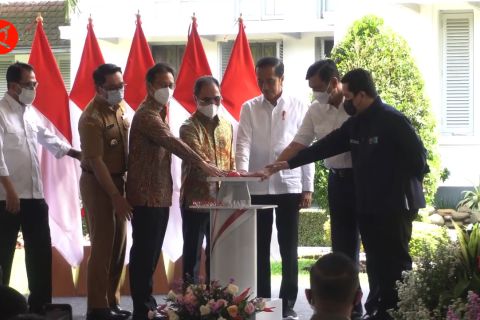 Presiden Joko Widodo luncurkan vaksin buatan anak bangsa
