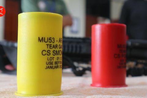 PT Pindad pastikan tidak ada zat berbahaya dalam produk gas air mata