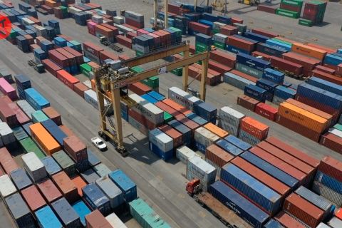 Terminal Petikemas Surabaya tekan biaya operasional Rp15 miliar