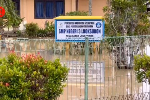 Sekolah terendam banjir, siswa diintruksikan belajar daring