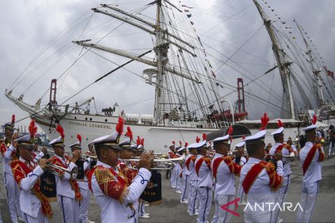Kapal latih Statsraad Lehmkuhl bersandar di Tanjung Priok