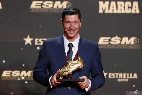 Lewandowski terima Sepatu Emas Eropa keduanya