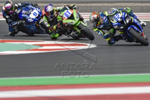 Sesi latihan bebas pertama SBK Super Sport Mandalika 2022