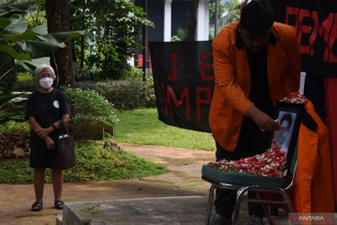 Tabur bunga peringati 24 tahun Tragedi Semanggi I