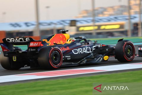 Aksi pembalap saat sesi latihan balapan F1&nbsp;Abu Dhabi