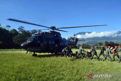Distribusi bantuan logistik gempa bumi Cianjur lewat udara