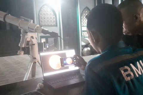 BMKG siapkan teropong untuk warga saksikan gerhana bulan total